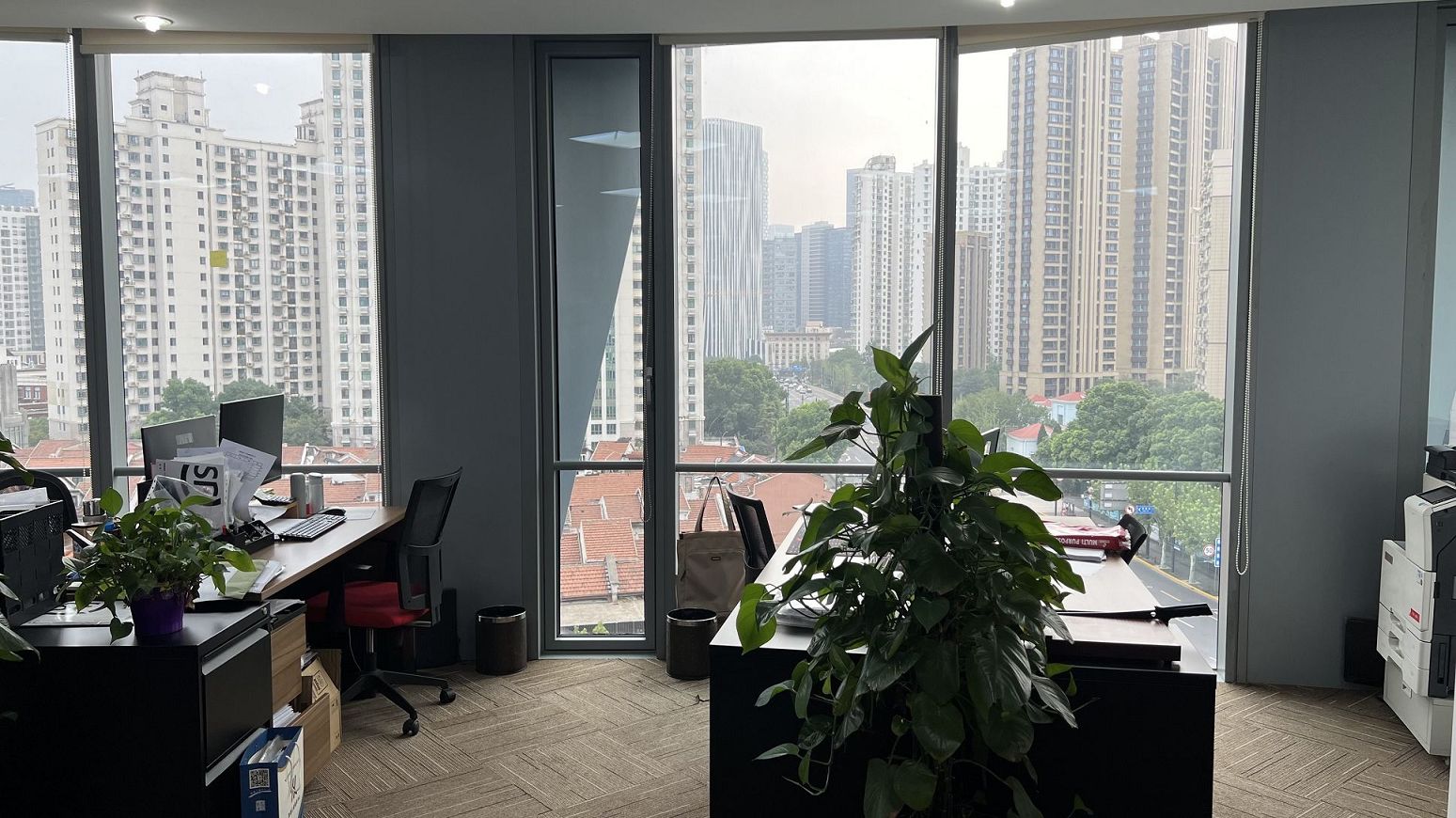 发布户外广告的专项审批规定。